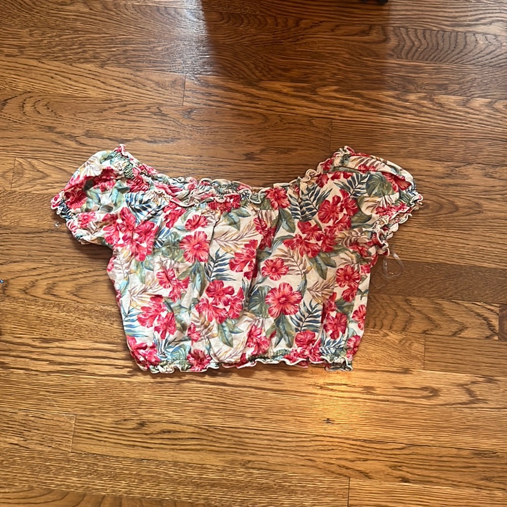 Size Medium American eagle floral top